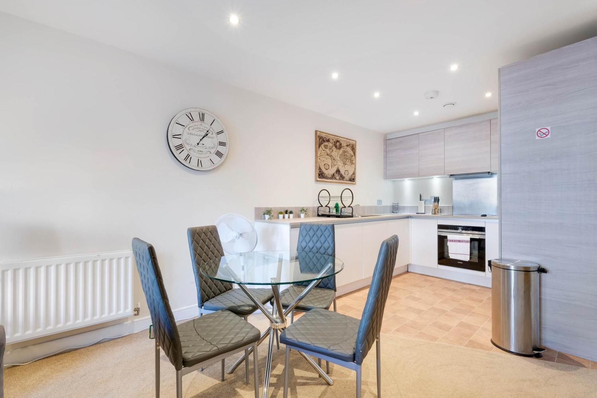 Alder House Serviced Apartment Maidenhead By 360Stays Esterno foto